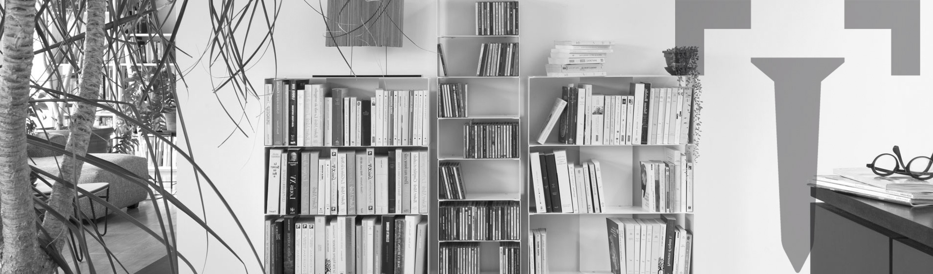 Rangement bibliothèque rouge