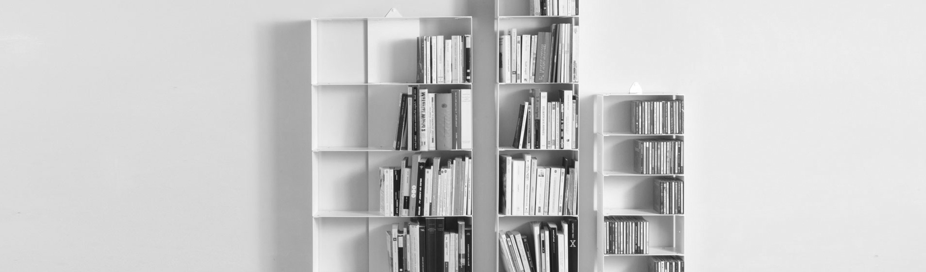 Rangement bibliothèque rouge