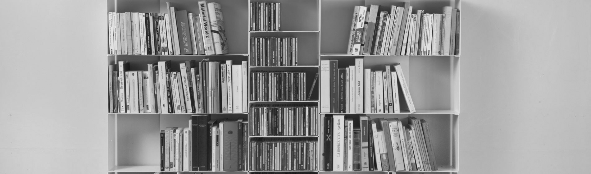 Rangement bibliothèque grise