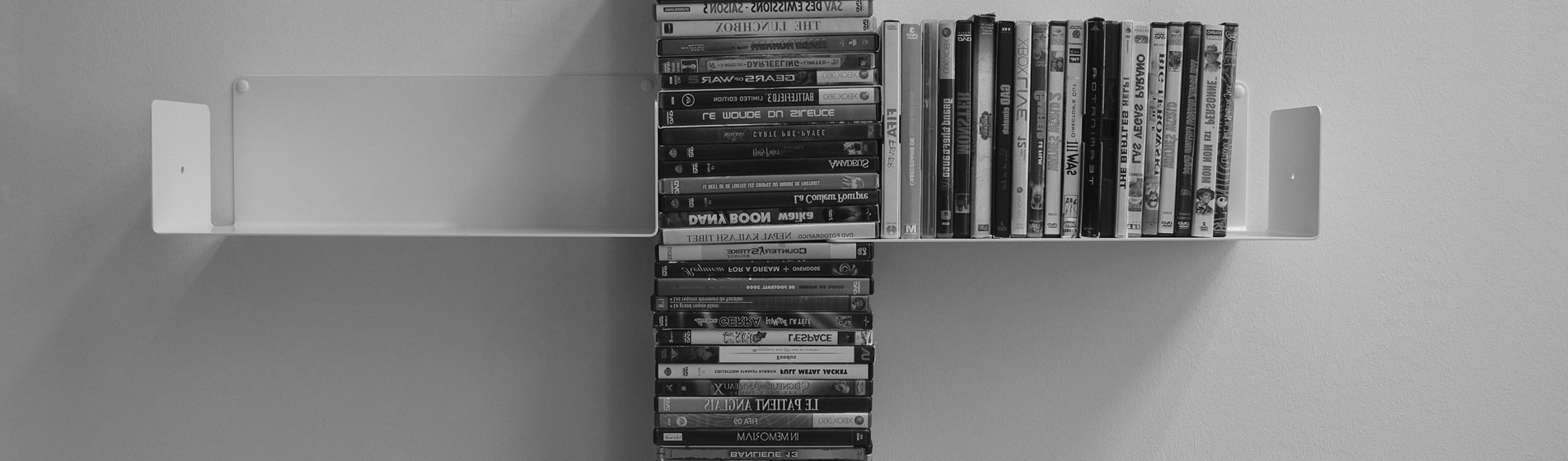 Petite étagère range dvd noire