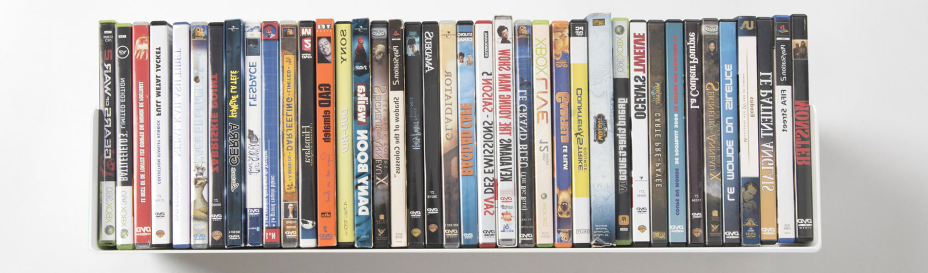 Petite étagère range dvd moderne