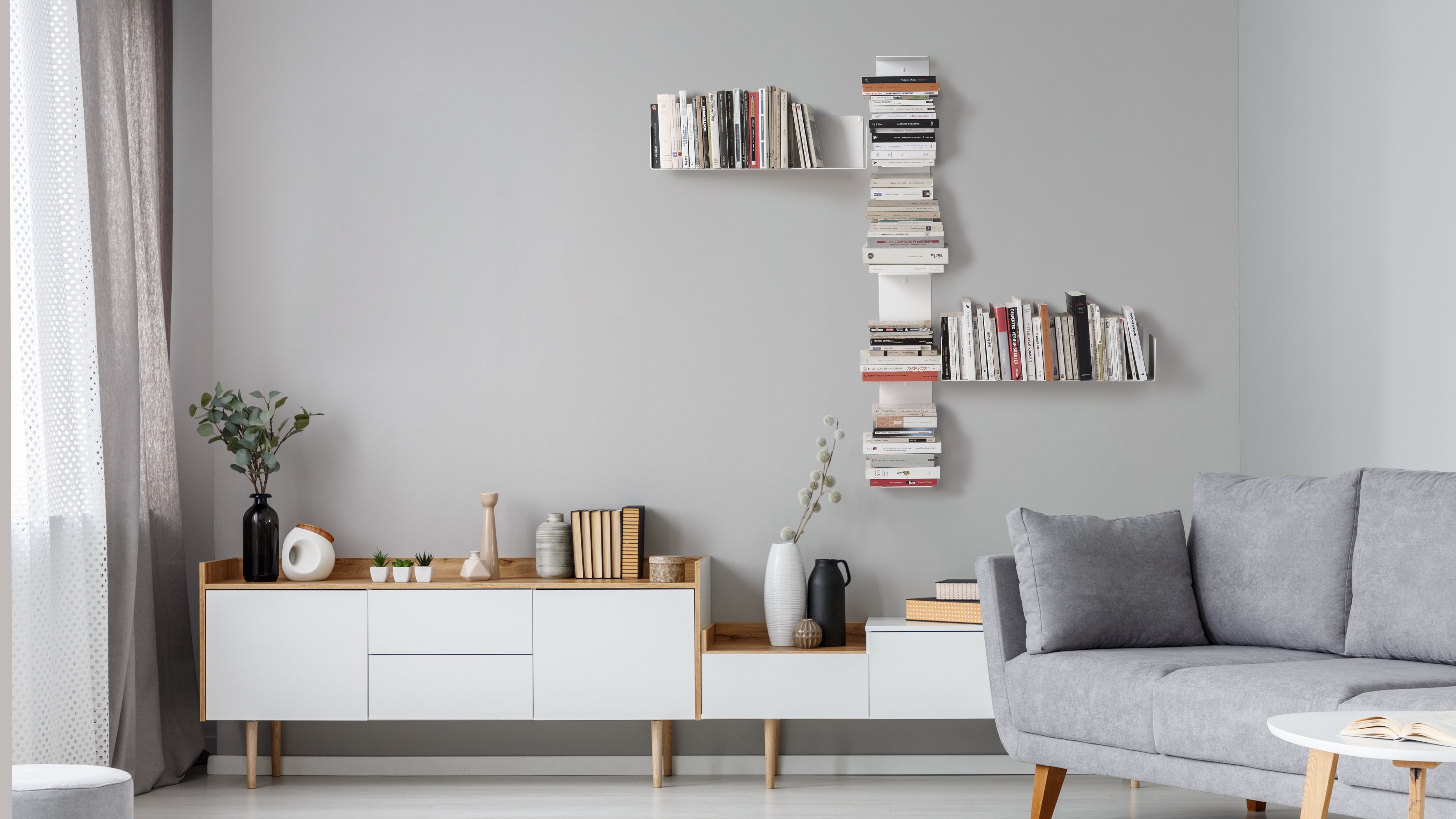 Petite bibliothèque murale pour le salon