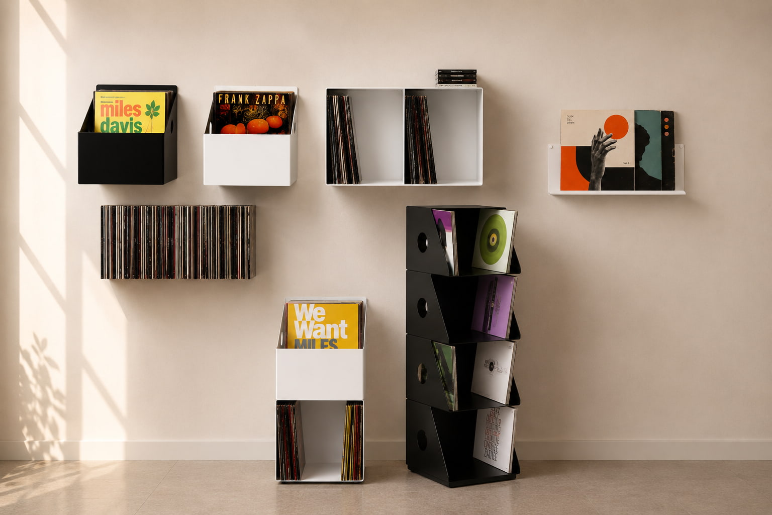 Différentes solutions de rangement vinyle : étagères, bacs, présentoirs et rangements sur pied adaptés à plusieurs tailles de collection.