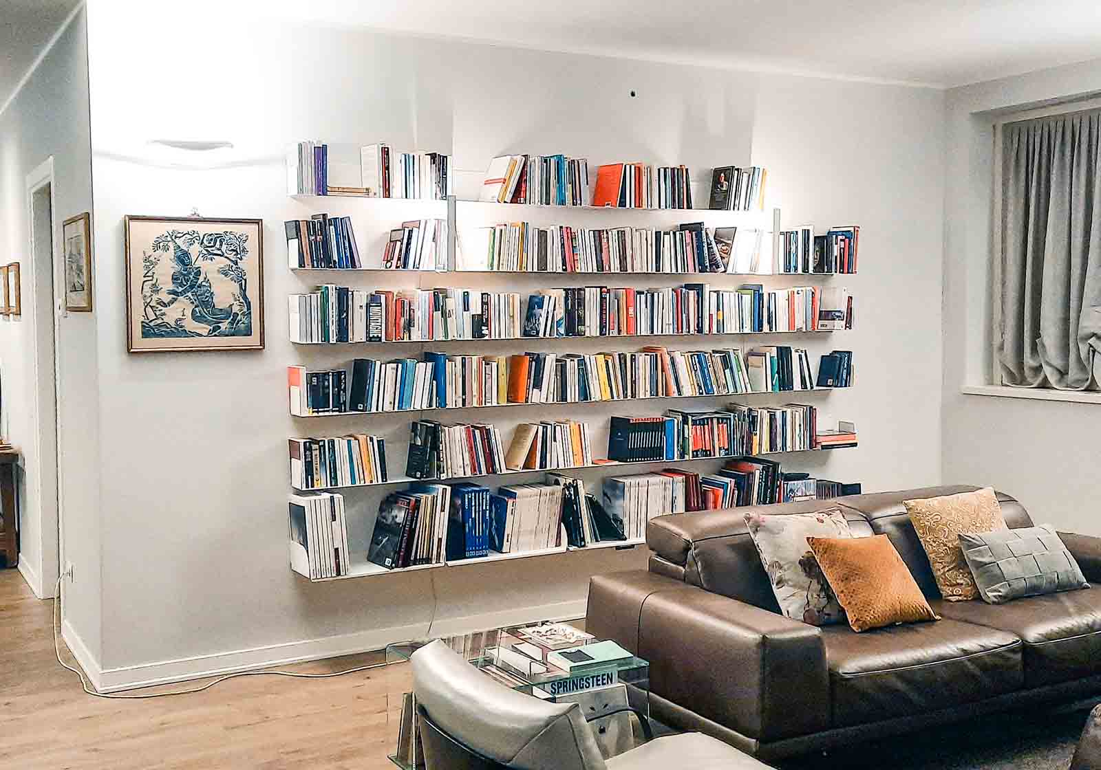 Bibliothèque : 50 idées originales pour des livres et objets déco bien  rangés !